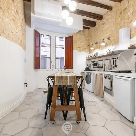 Luxury Castle Retreat Apartment *