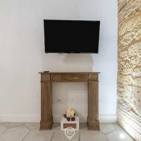 Luxury Castle Retreat Apartment *